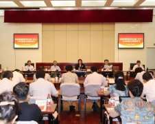 加強(qiáng)黨對(duì)中醫(yī)藥工作的領(lǐng)導(dǎo)，繼承好發(fā)展好利用好中醫(yī)藥